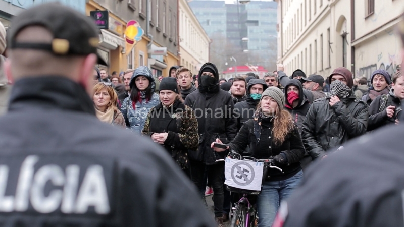 Antifa-Bratislava-bez-nackov-vs-Slovenska-pospolitost-2015-fullHD.00_05_17_08.Still008