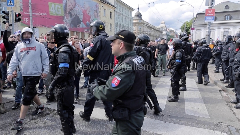 Protest-proti-utecencom-Kotleba-Bratislava-2015-v8_8-Jihlava-postpravda.00_03_24_17.Still016
