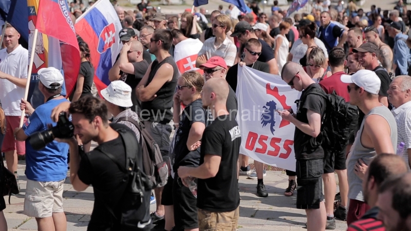 Antifa-vs-Magat-proti-imigrantom-Bratislava-2016-v8_2-postpravda.00_06_23_02.Still005